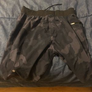 Lululemon T.H.E. Short 9" Blue Camo Linerless - M